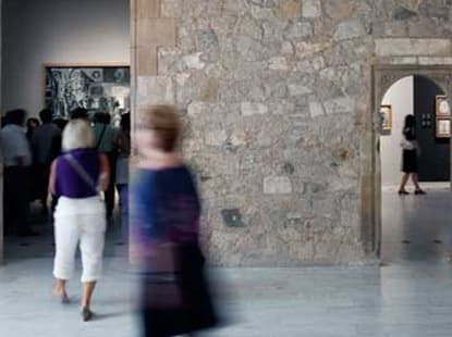 Persones amb malalties cròniques gaudint d'una activitat cultural
